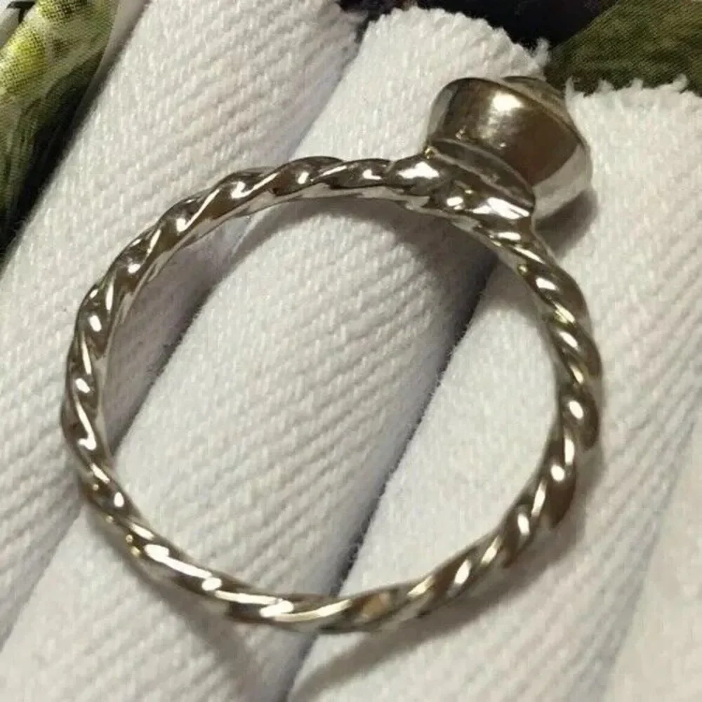 N/A twisted band